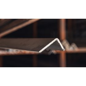 Hid.hajlított szögacél     60 x 30 x 3 / fm