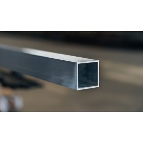   Rozsdamentes zártszelvény  25x25x2   1.4301  Z/R  kefézett