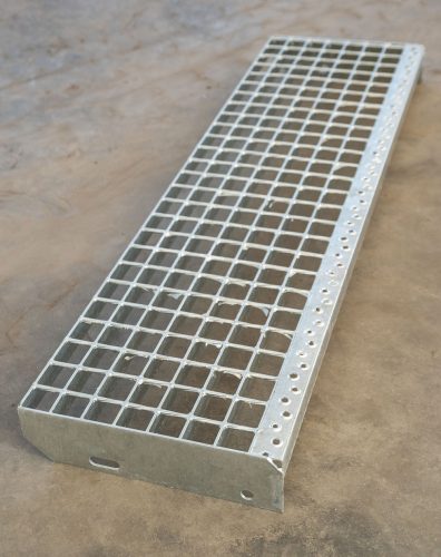 Lépcsőelem  600 x 240  horganyzott