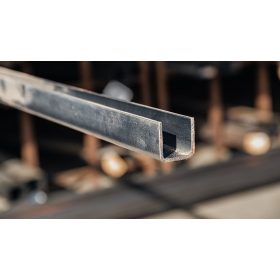 HH.U - acél    40 x 40 x 3 / fm